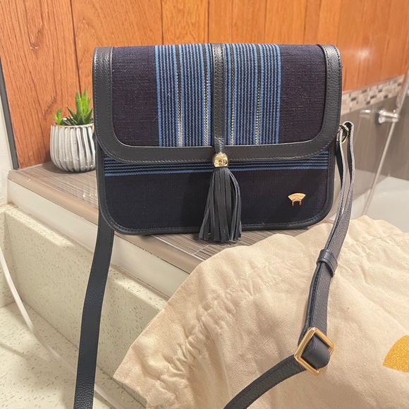 olori Handbags - LAST CHANCE 🔥🔥 Designer Olori navy blue leather purse